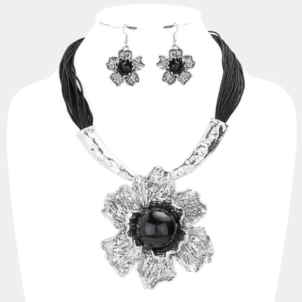 NWT Black Antique Silver Metal Flower Pendant Faux Leather Necklace Set